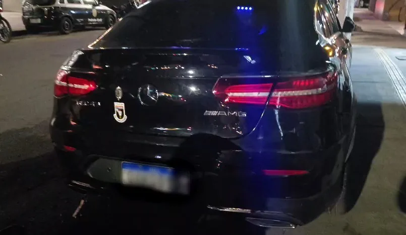 Neurocirurgião é detido com fuzil em Mercedes com características de viatura policial na Avenida Paulista