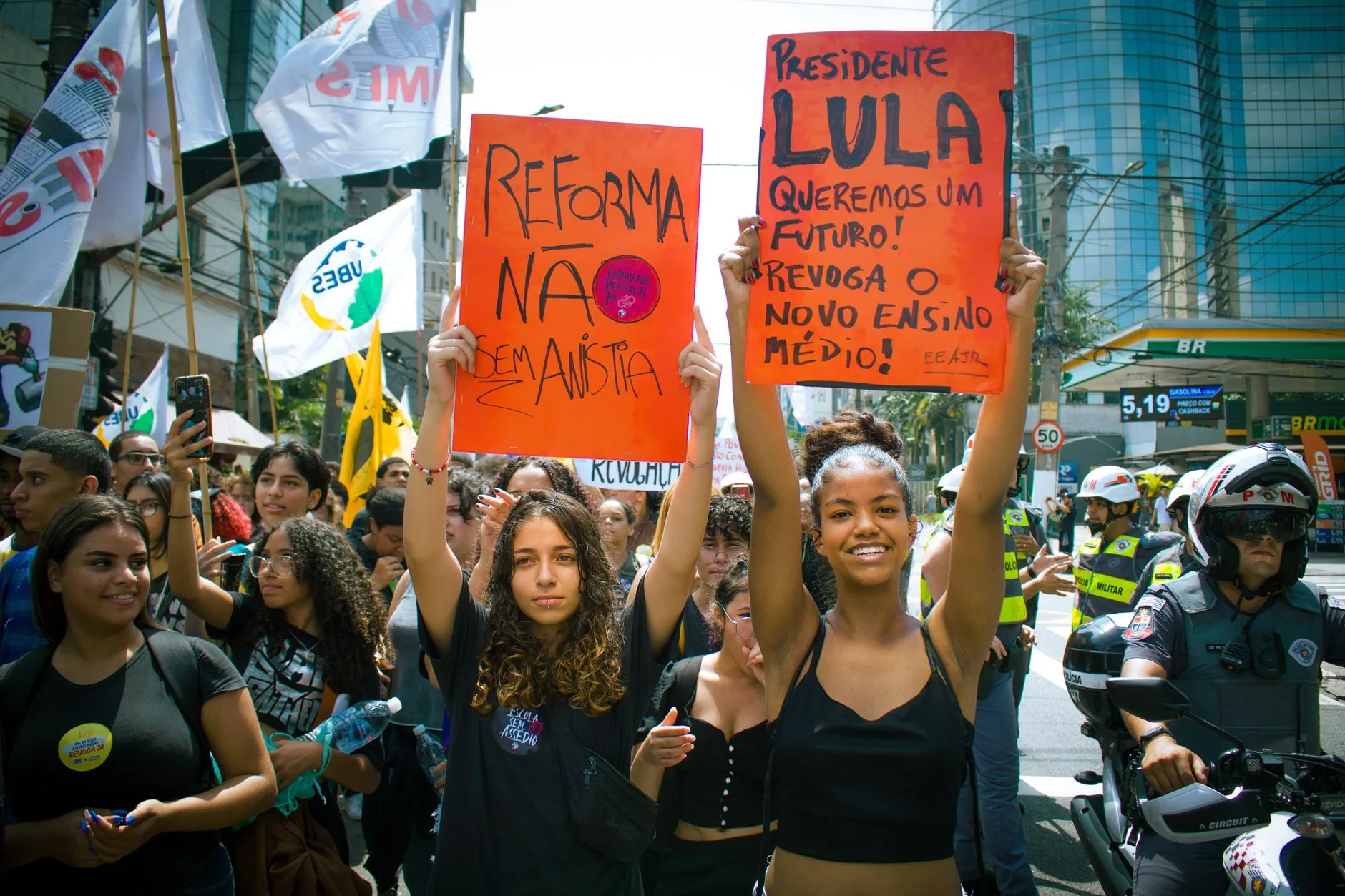 Entenda: A Insatisfação dos Brasileiros com Lula e o Impacto de Jaques Wagner na Campanha
