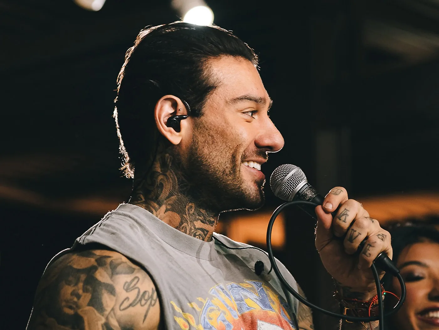Lucas Lucco traz Nirvana, Coldplay, Red Hot Chili Peppers e Limp Bizkit para o universo do piseiro no álbum 'Deu rock'