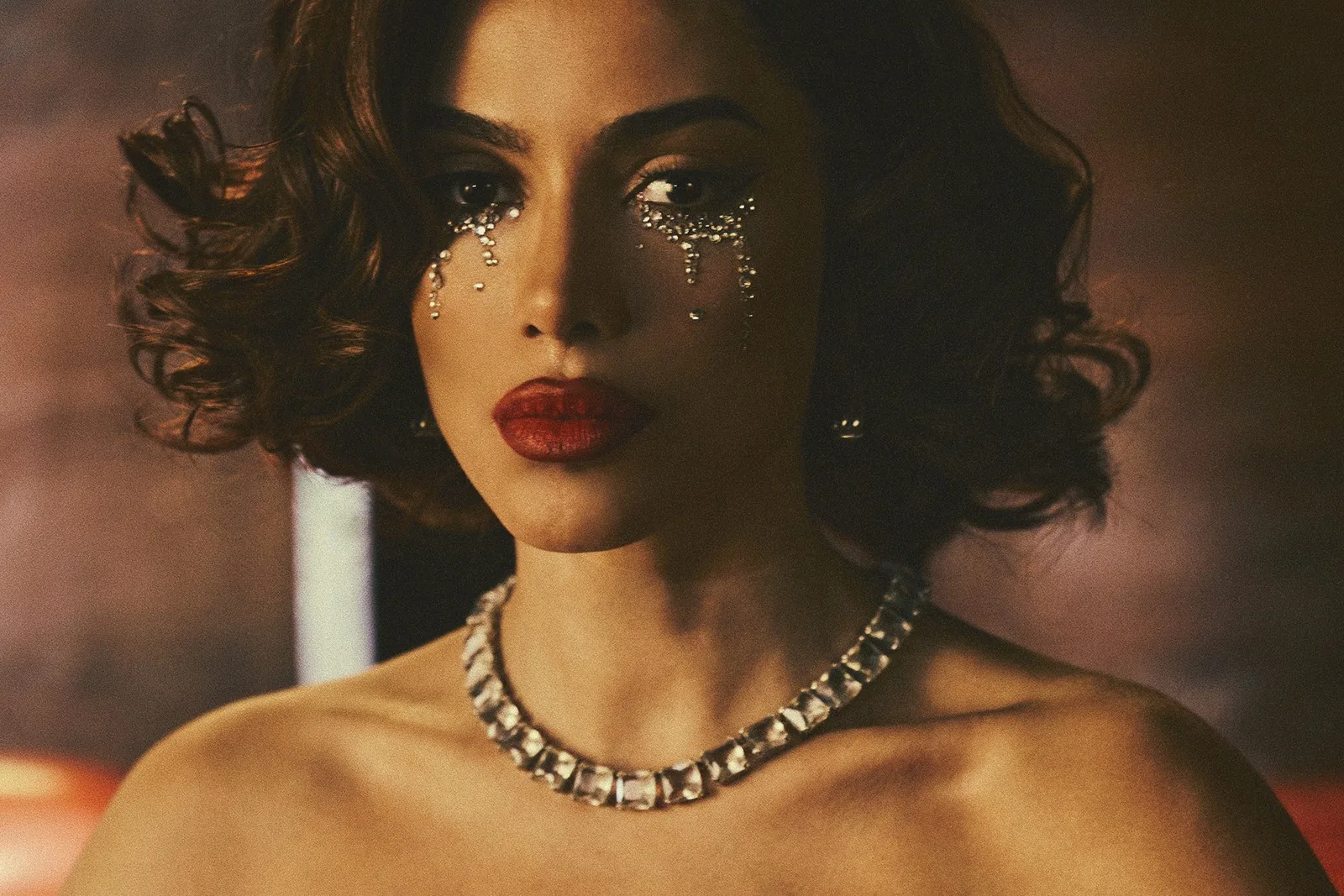 Anitta atinge raro ponto de coesão na narrativa espiritual de 'Equilibrium II', álbum que saúda os tambores do Brasil