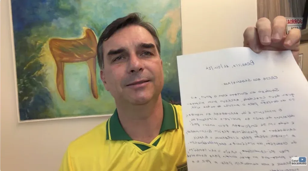 Bolsonaro chama Flávio de “porta-voz” e pede união da direita