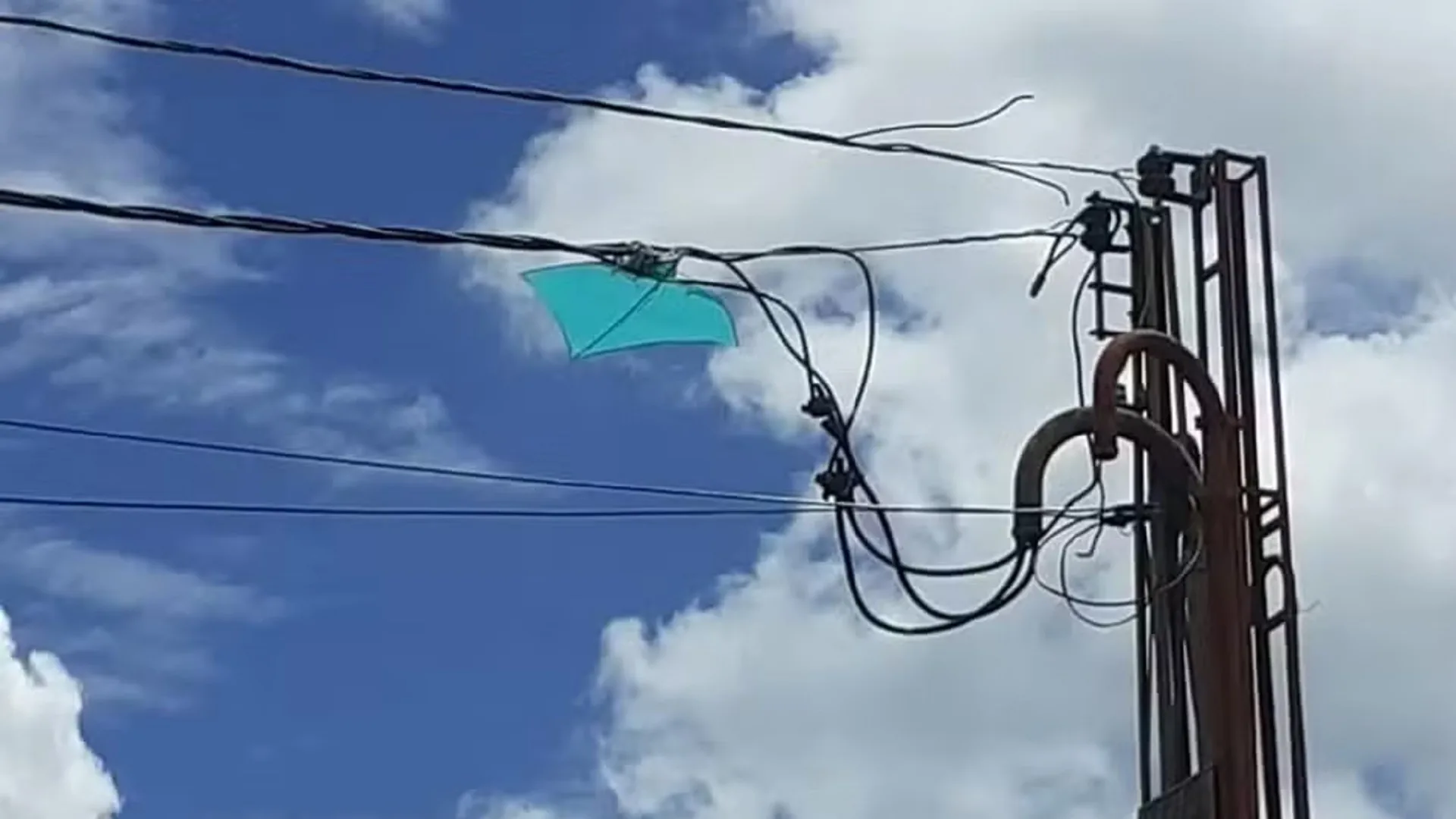 Interrupções de energia provocadas por pipas dobram em Bauru durante férias