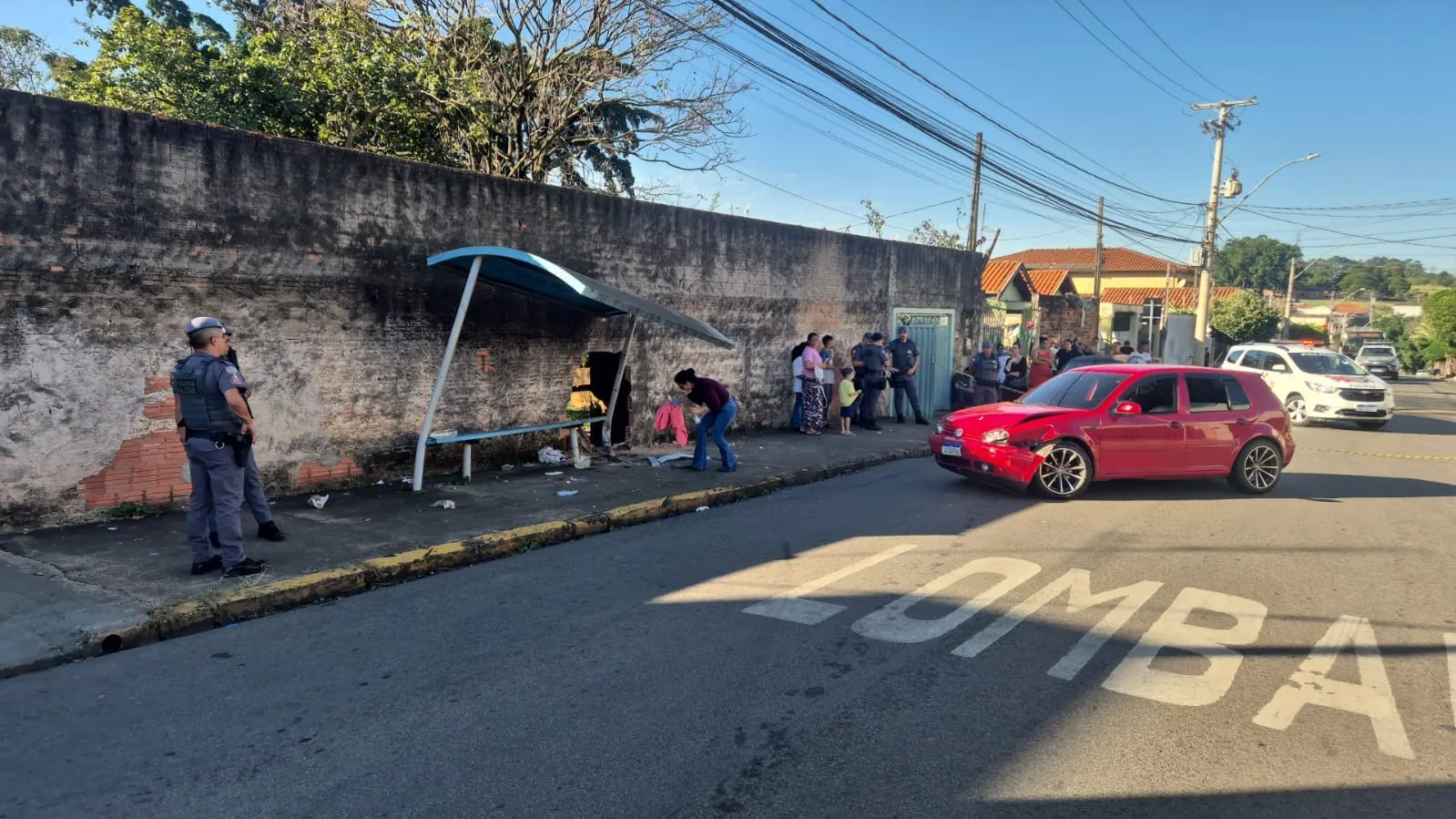 Jovem correu para escapar de carro que atingiu outros três adolescentes em ponto de ônibus em Piracicaba: 'Escutei o estrondo'