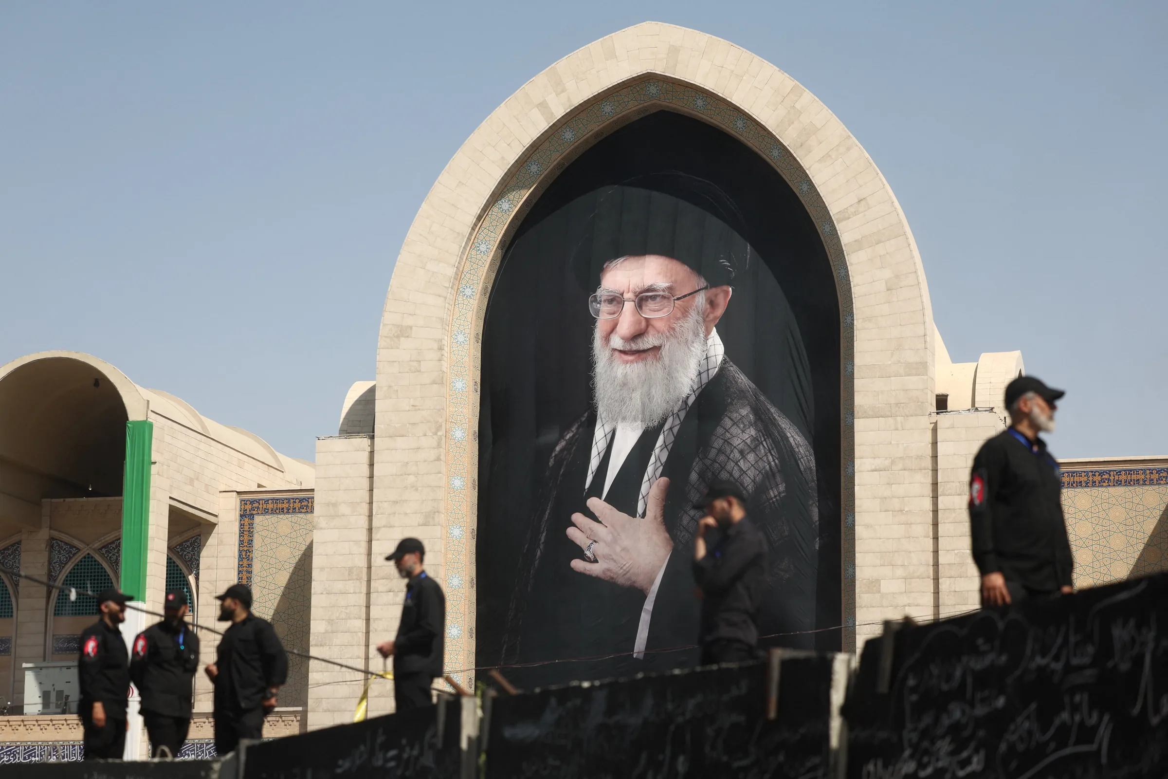 O que muda no Irã com Mojtaba Khamenei no lugar do pai