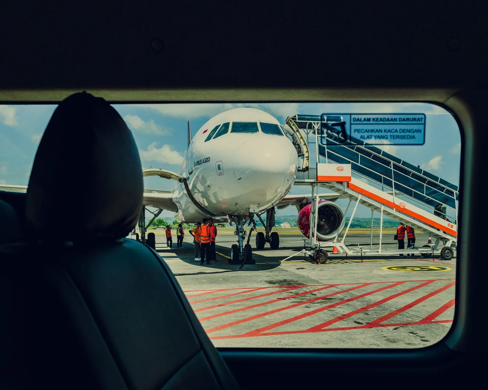Governo do Iémen afirma que suas forças atacaram o aeroporto de Sanaa