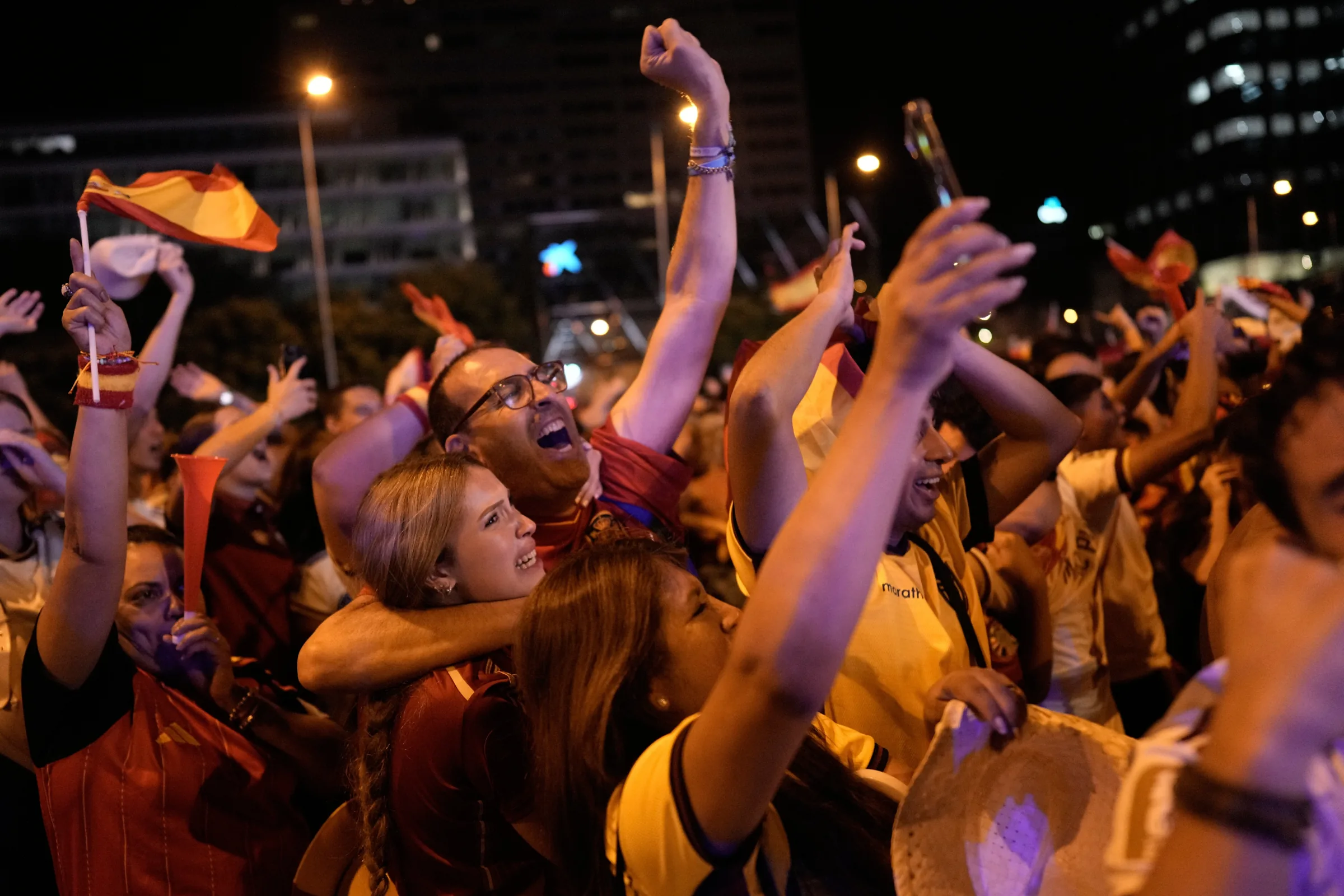 VÍDEO: seleção da Espanha chega a Madri após ser campeã na Copa do Mundo