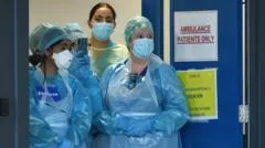 Falhas na aquisição de EPIs comprometem segurança de profissionais do NHS e geram desperdício de £10 bilhões, conclui investigação sobre Covid