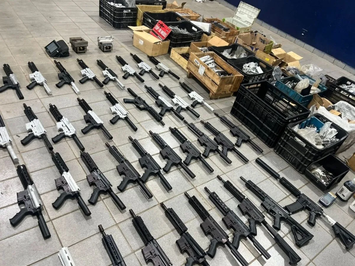 Justiça adia audiências de réus em caso de fabricação de armas clandestinas