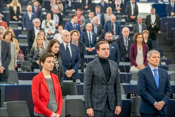Volodymyr Zelenskyy busca reformulação do governo ucraniano