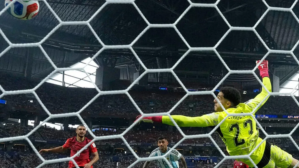 Técnico do Egito critica árbitro após eliminação dramática na Copa do Mundo