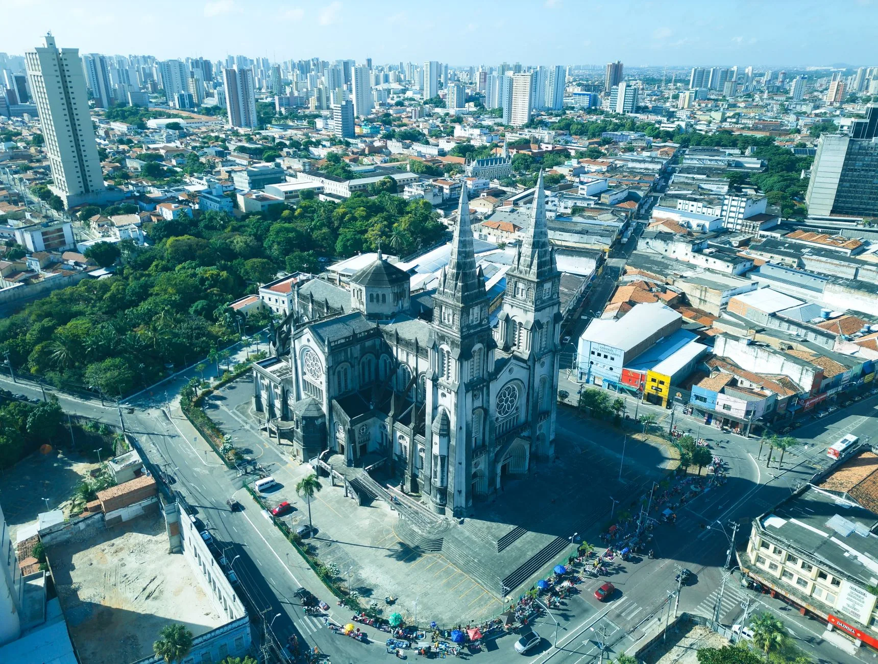Radares com inteligência artificial passam a multar motoristas que dirigem mexendo no celular