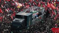 Multidões lotam as ruas de Teerã para o funeral de Khamenei