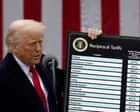 Trump impõe tarifas altas em resposta a críticas internacionais