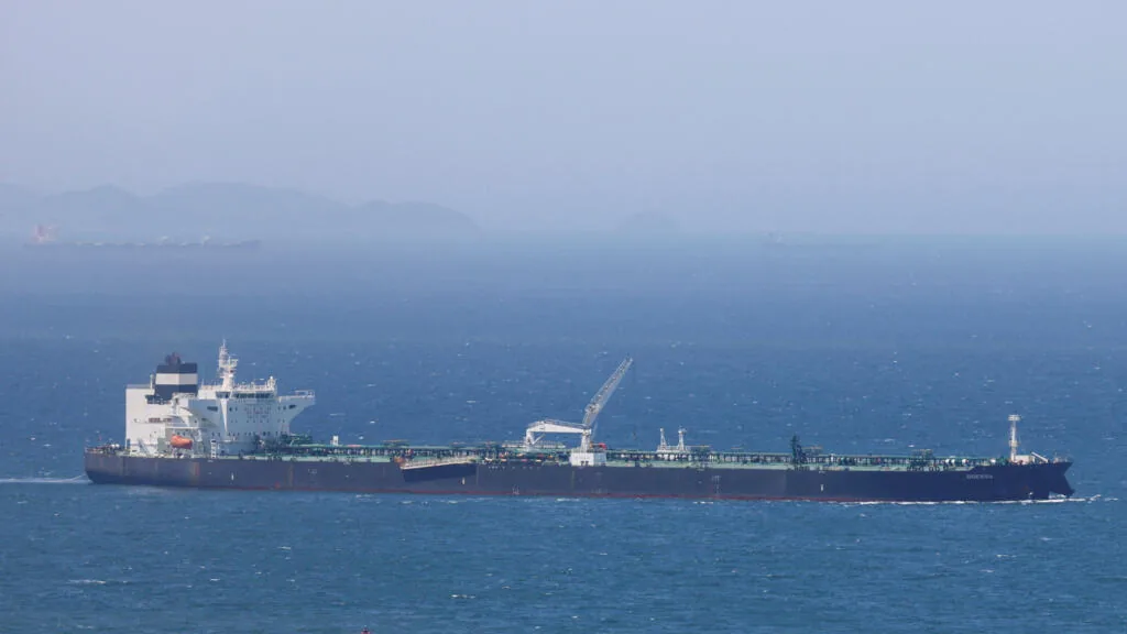 EUA realizam ataques contra Irã após ataques a navios no Estreito de Ormuz
