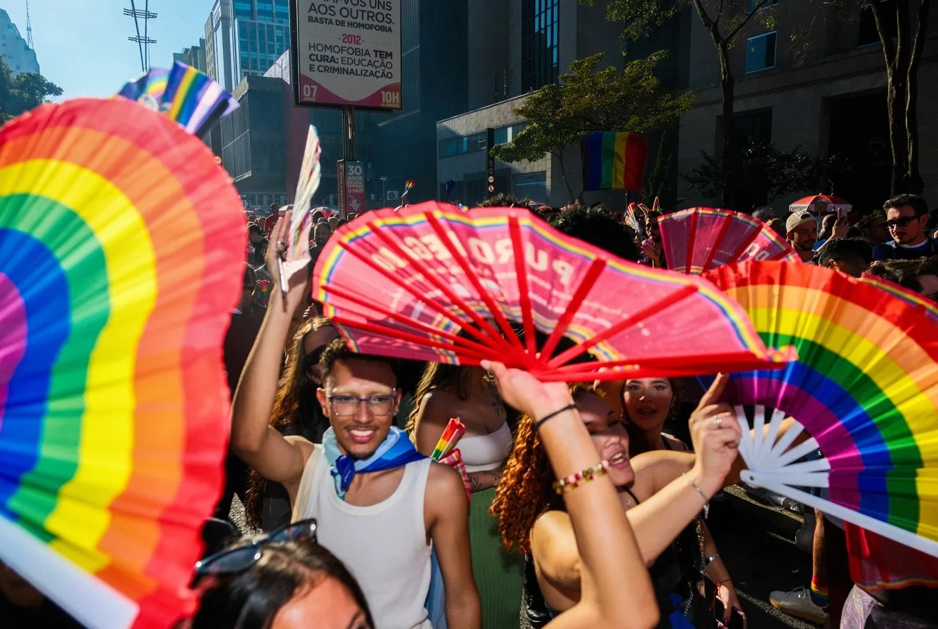 Datafolha: Aceitação da homossexualidade recua para 72% no Brasil