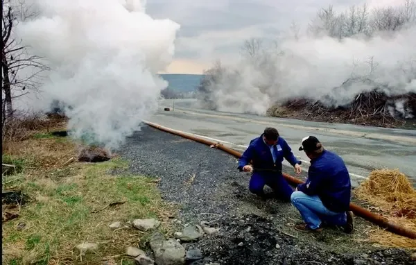 Conheça a cidade que registra um incêndio subterrâneo há 64 anos