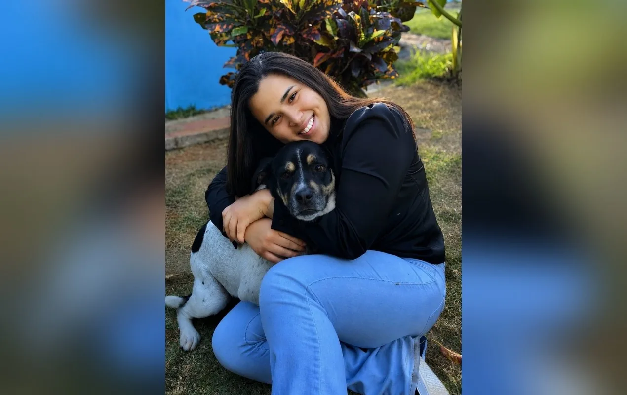 Cão idoso é adotado após quatro anos em abrigo em SP