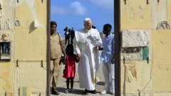 Papa pede mais apoio da Europa a migrantes durante visita a Lampedusa