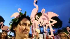 A Revolução dos Flamingos ganha força com protestos contra o primeiro-ministro da Albânia