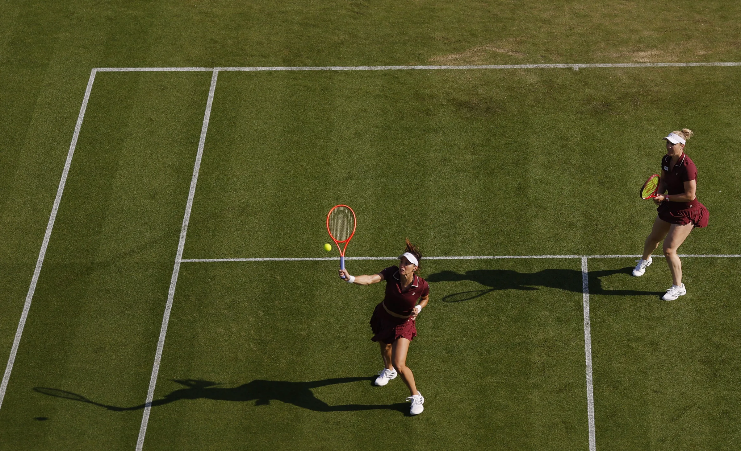 Luisa Stefani e Gabriela Dabrowski garantem vaga na semifinal de duplas em Wimbledon
