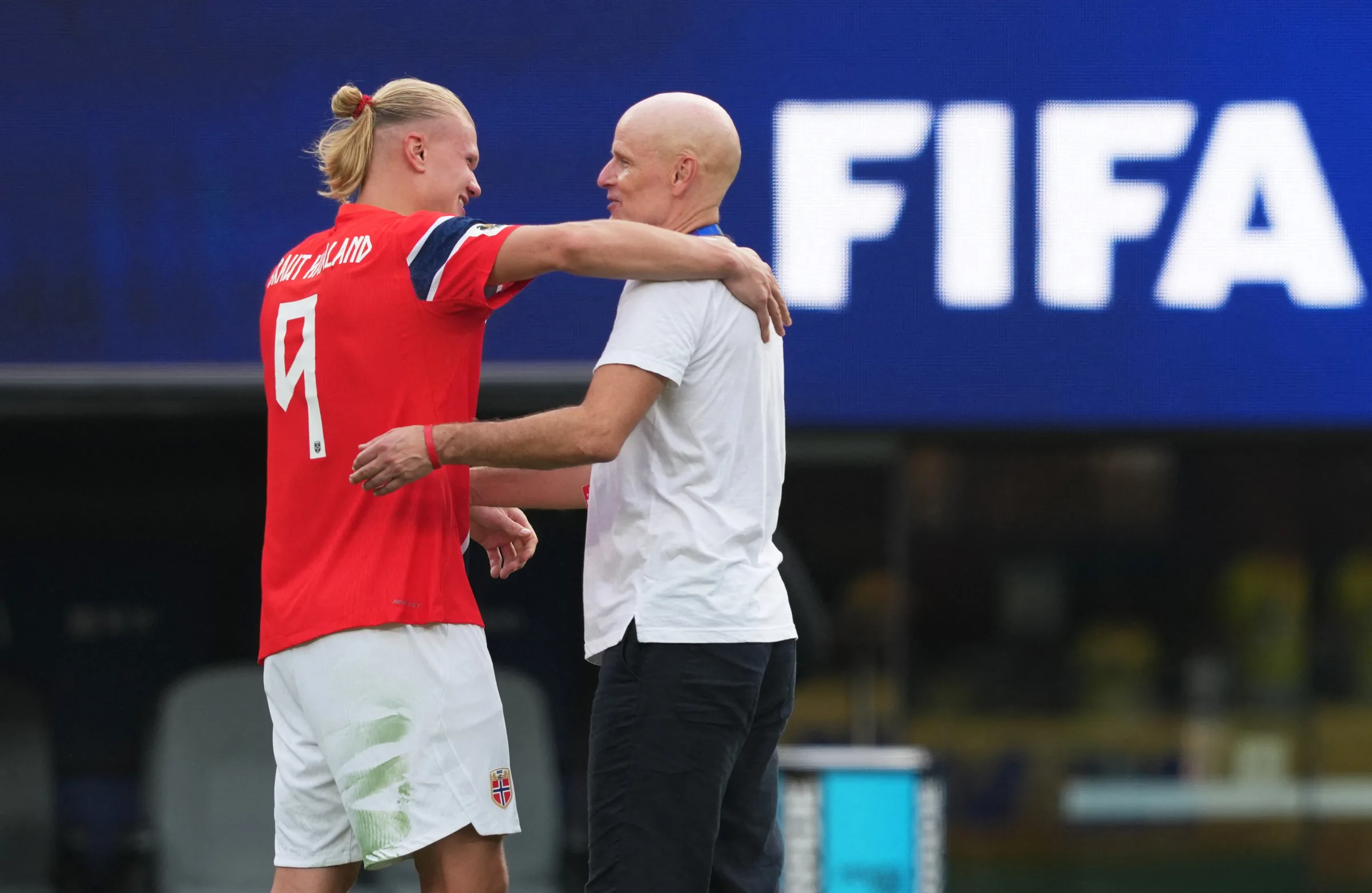Técnico da Noruega elogia Haaland após vitória sobre o Brasil