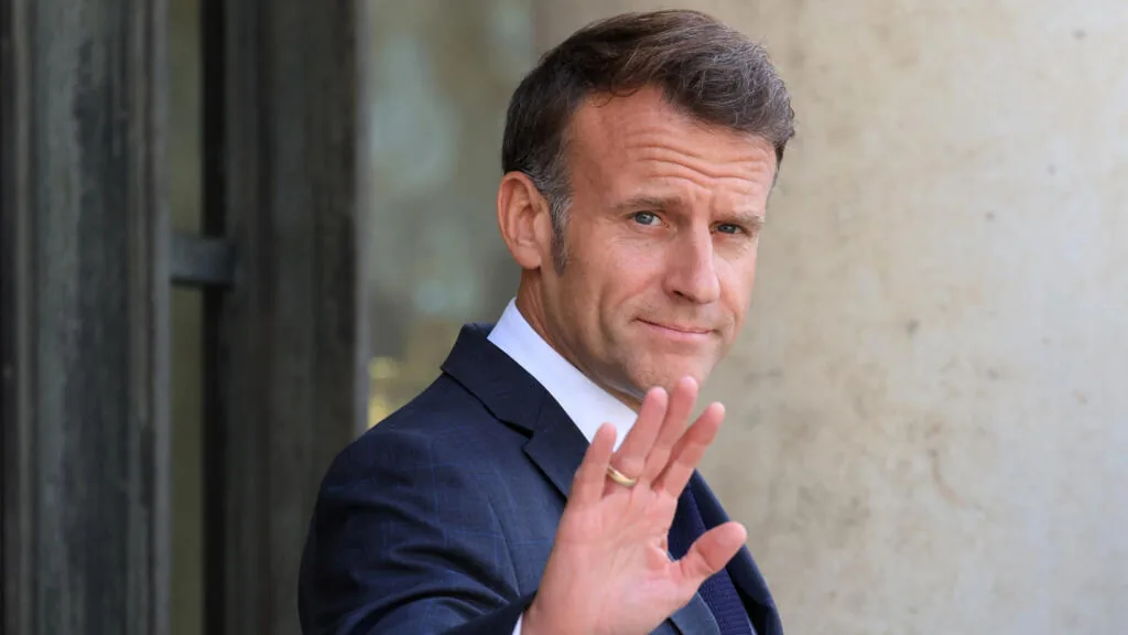 Macron se dirige às Forças Armadas na véspera do Dia da Bastilha
