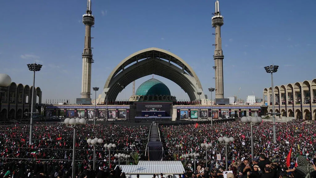 Irã inicia funeral de dias para o falecido líder supremo Ali Khamenei