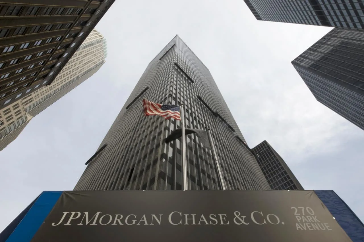 JPMorgan supera expectativas de lucro, mas ações caem