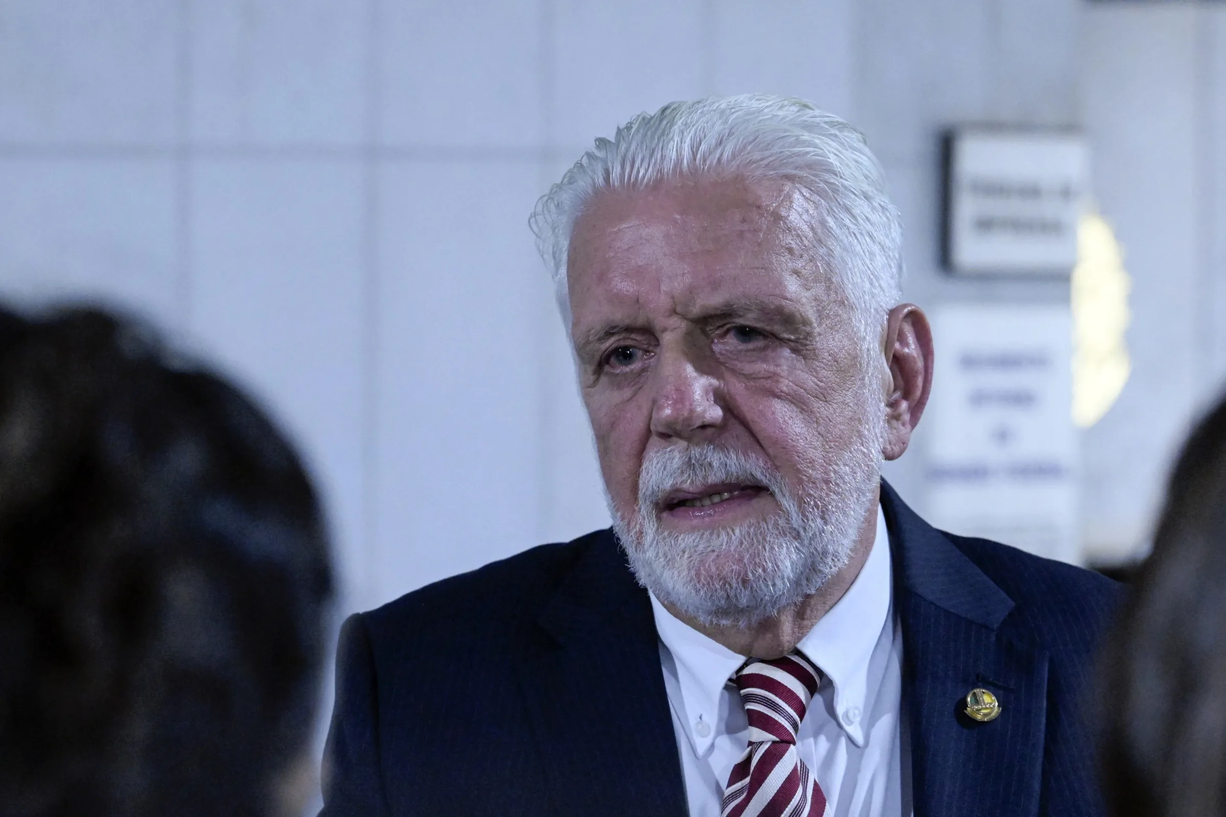 Pesquisa aponta que 62% dos brasileiros vêem impacto negativo de Jaques Wagner na campanha de Lula