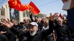 Multidões se reúnem em Teerã no primeiro dia do funeral de Khamenei
