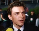 Tom Holland critica alguns de seus filmes em podcast