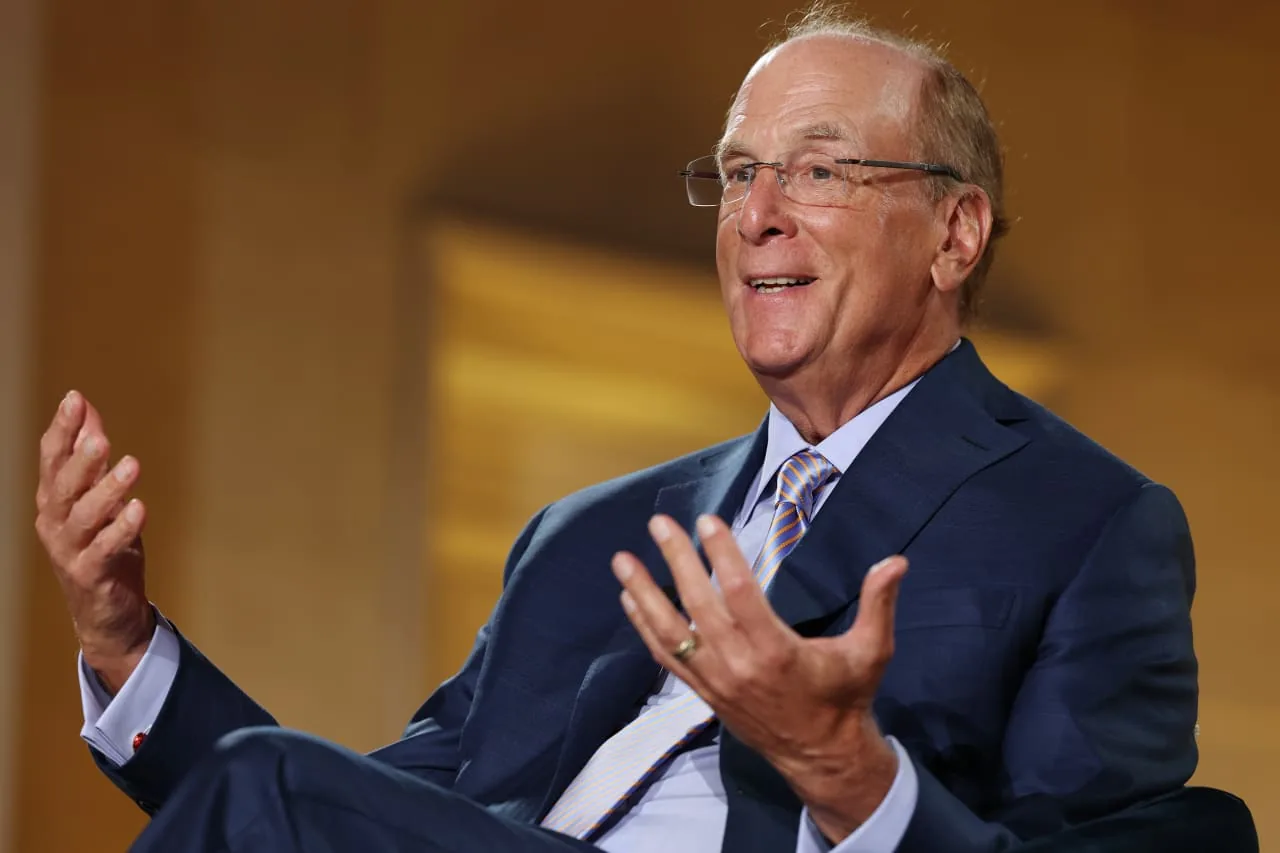 Lucros da BlackRock crescem com ativos sob gestão alcançando recorde de $15 trilhões