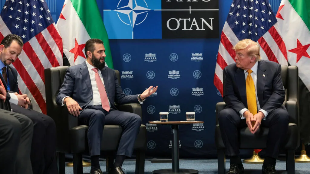 Trump inicia processo para retirar Síria da lista de patrocinadores de terrorismo dos EUA