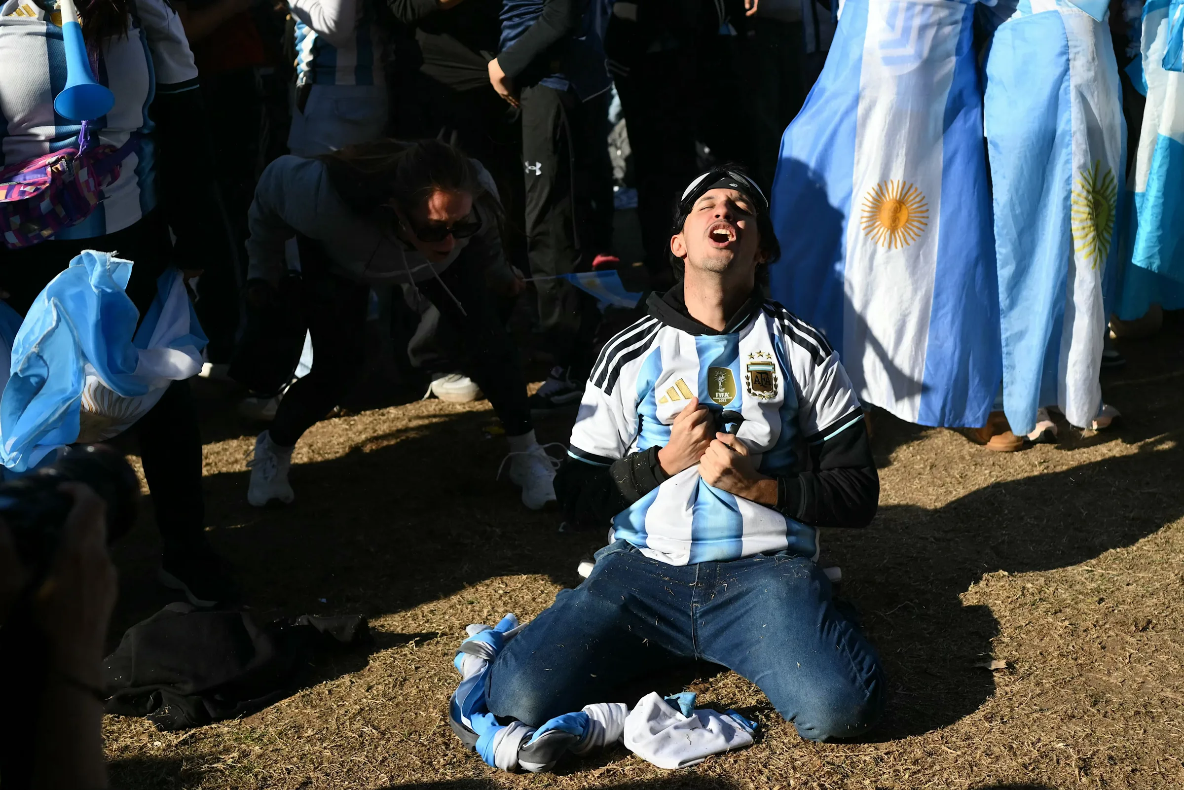 Torcida argentina celebra virada sobre o Egito nas oitavas da Copa do Mundo