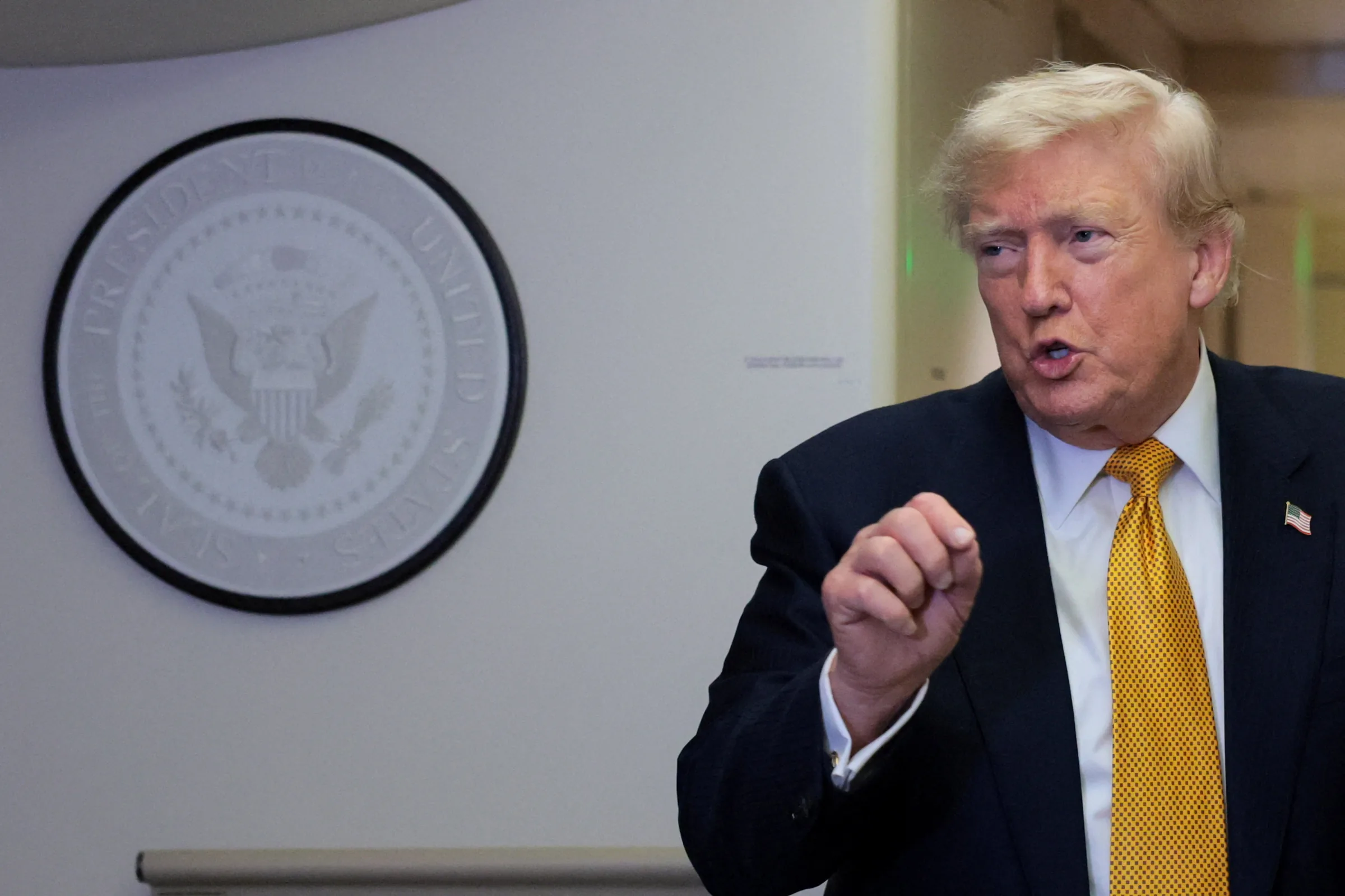 Bloqueio naval dos EUA ao Irã começa hoje; Trump anuncia 'pedágio'
