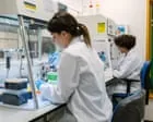 Economia do Reino Unido cresce 0,1% em maio, apesar da guerra no Irã