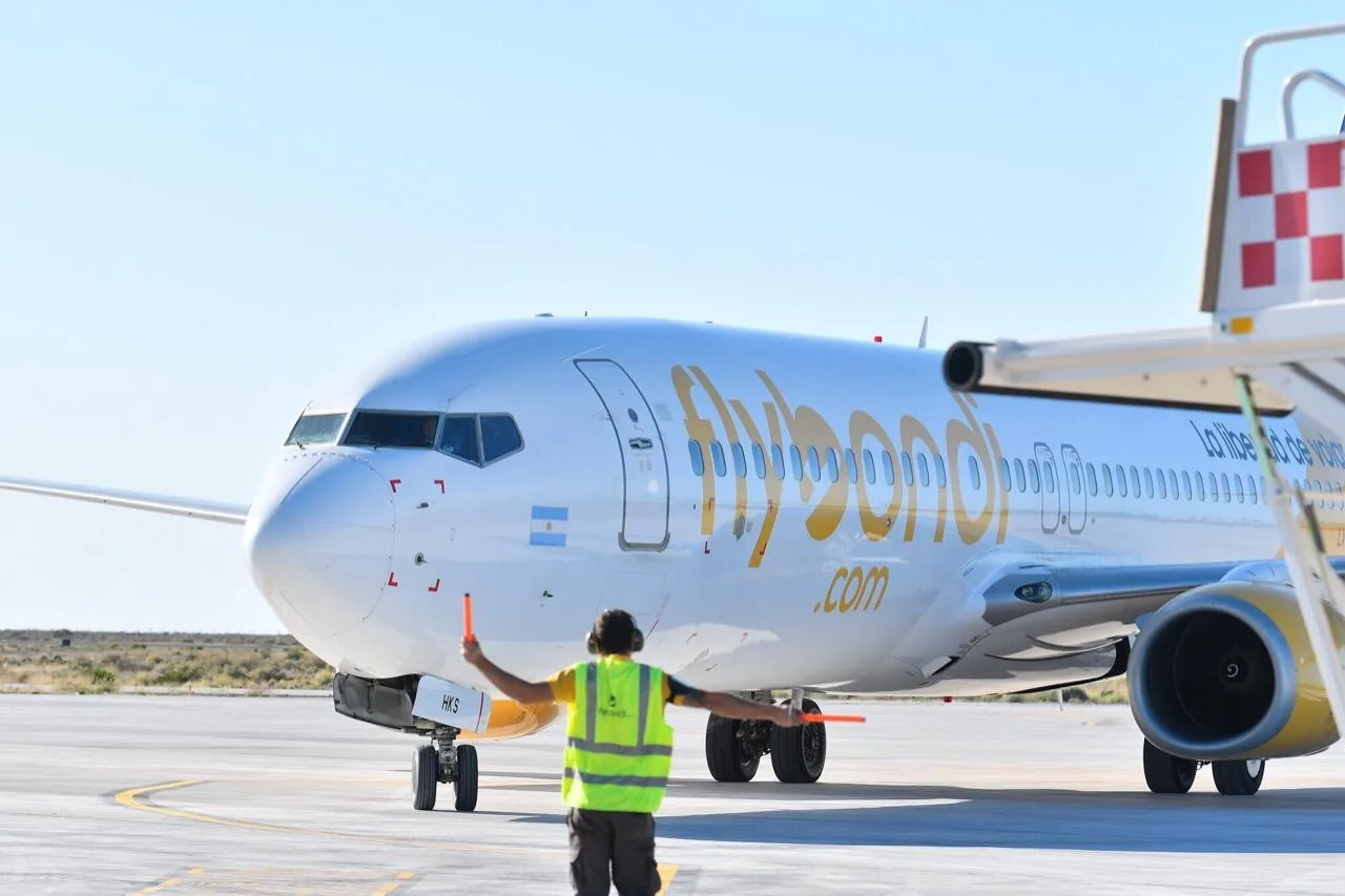 Anac restringe venda de passagens da Flybondi no Brasil após cancelamentos