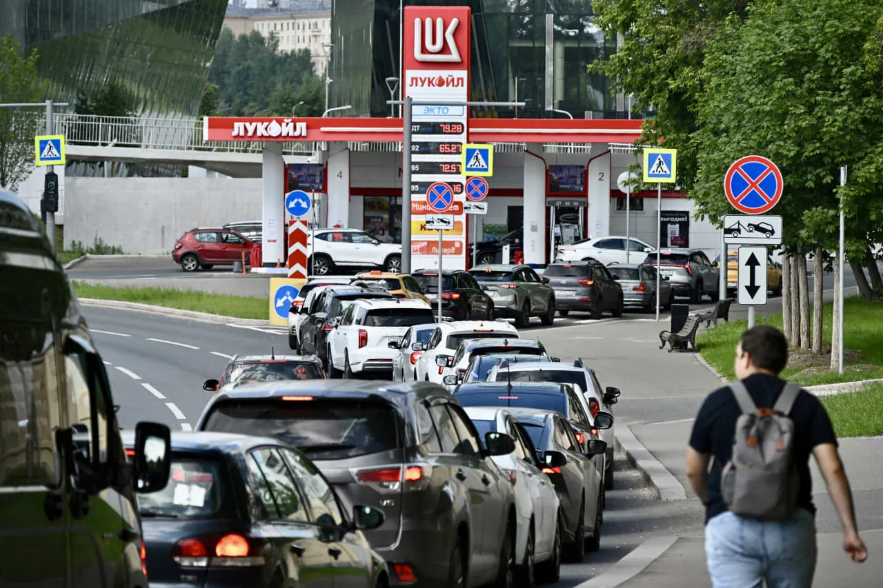 Russia’s oil refineries are burning — and, now, so is its bond market