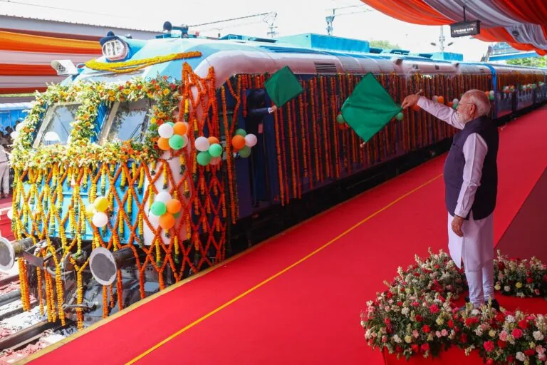 Índia lança primeiro trem movido a hidrogênio construído no país