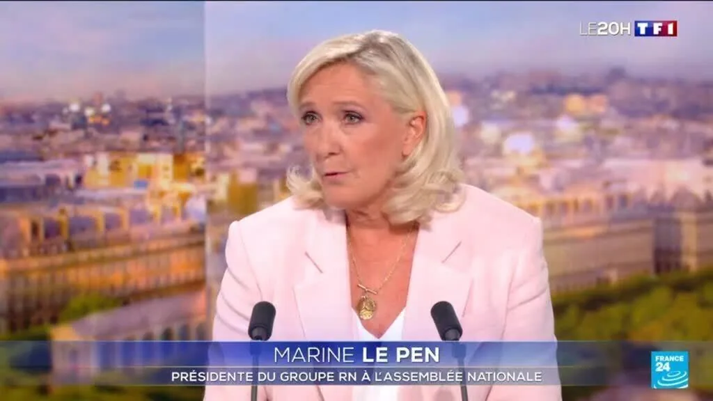 Le Pen confirma candidatura à presidência da França, apesar de condenação por desvio de fundos