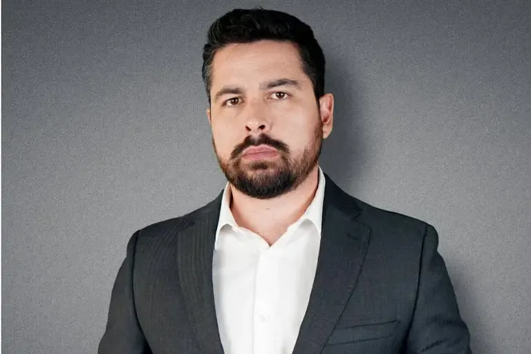 Saiba quem é Paulo Figueiredo, neto do último presidente da ditadura que provocou crise no PL com fala machista