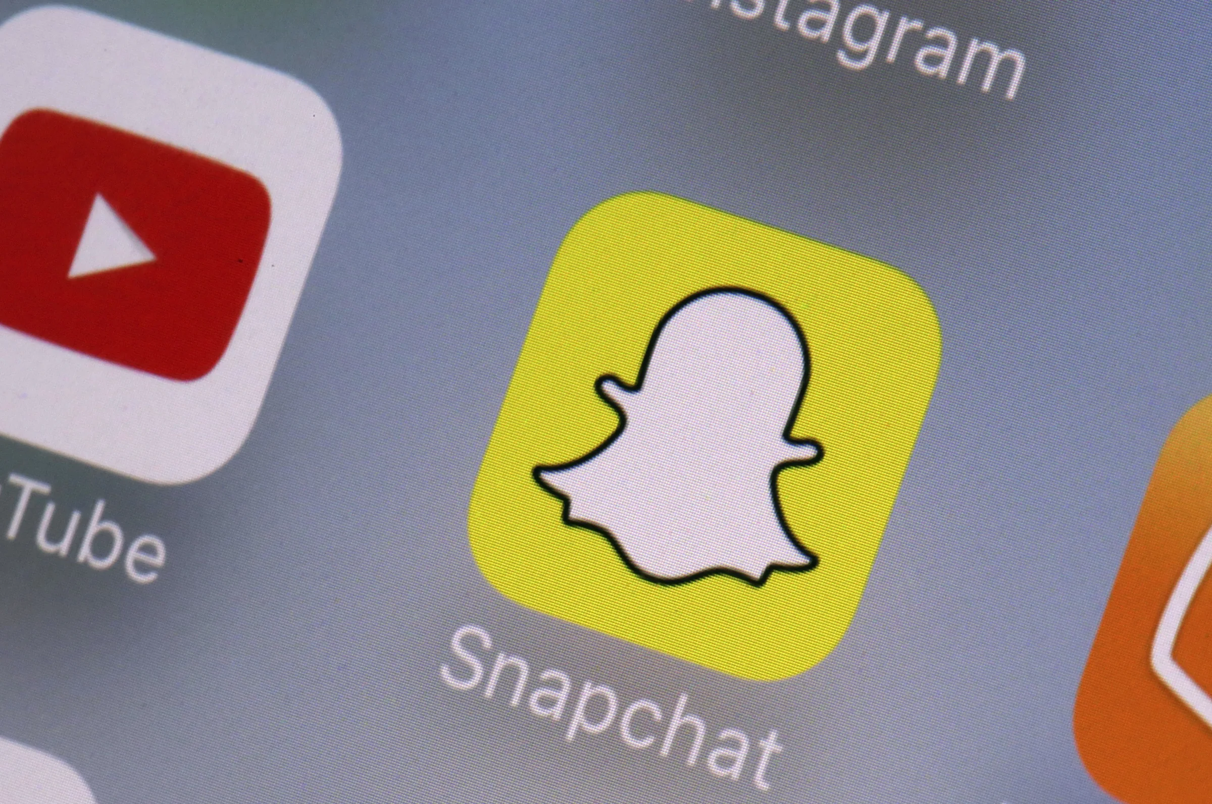 Homem é condenado nos EUA por invadir mais de 500 contas do Snapchat e roubar fotos íntimas