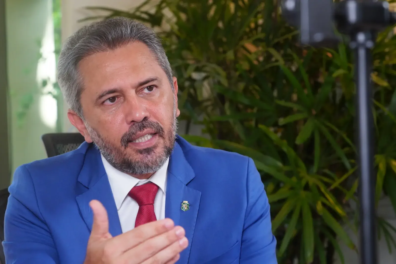 Elmano de Freitas supera Ciro Gomes e Lula tem 62% no Ceará