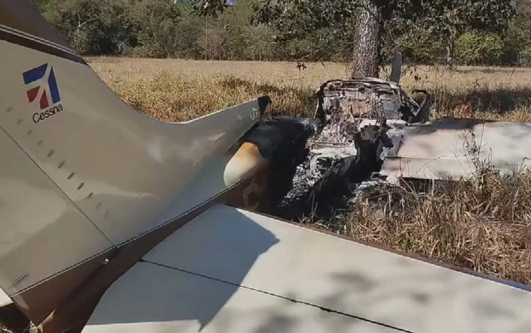 Piloto abandona avião com 300 kg de cocaína em Goiás