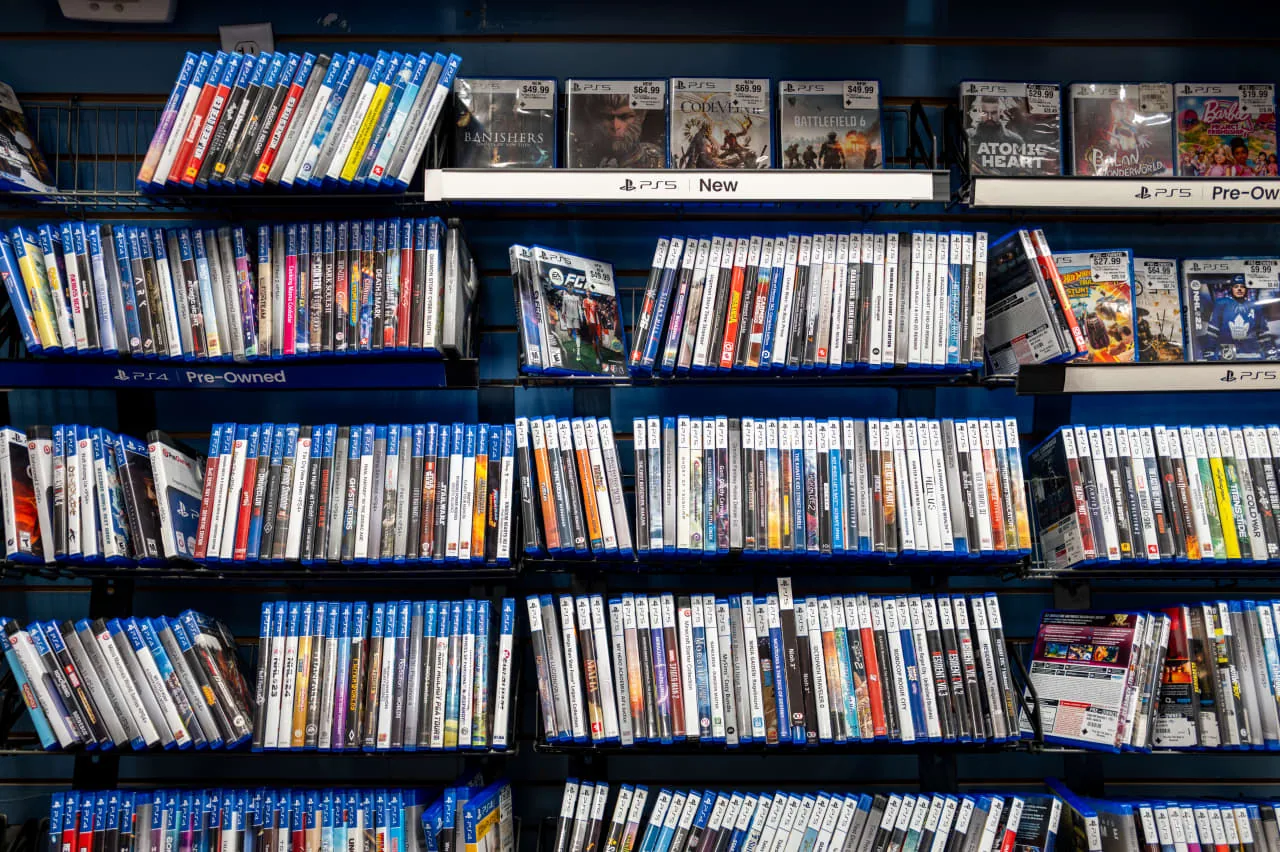 Gamer negocia US$ 1.000 em discos físicos na GameStop após anúncio da Sony