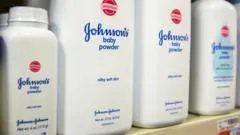Johnson & Johnson oferece até US$ 5,5 bilhões para resolver processos relacionados ao talco