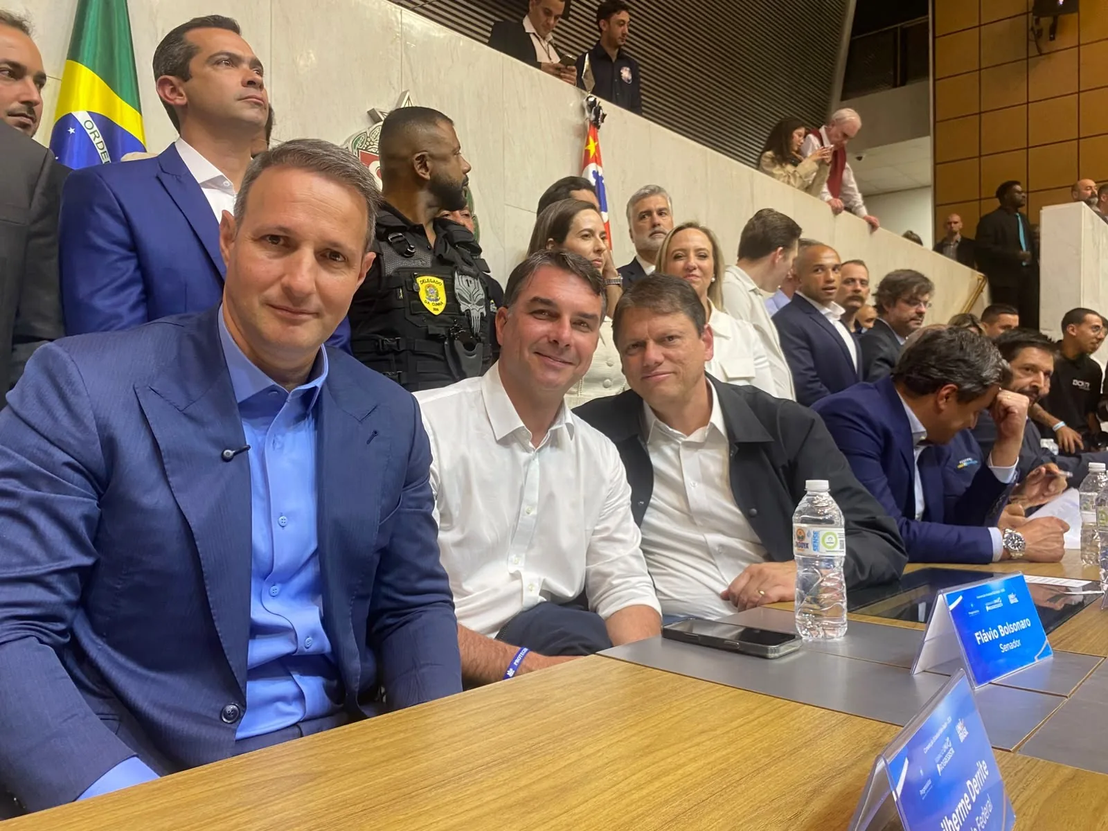Flávio Bolsonaro diz ter esperança de receber apoio da federação formada por União Brasil e PP