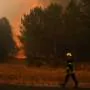 Thousands flee wildfires in southern Europe