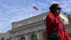 Cresce uso de dinheiro na Rússia, pressionando economia em guerra