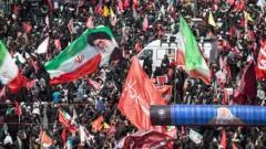 Multidões se reúnem em Mashhad para sepultamento do líder supremo iraniano